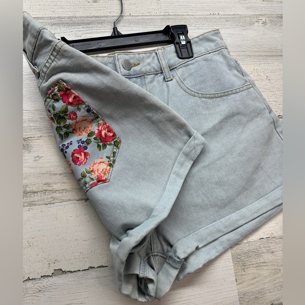 Shein Floral Pocket Cuffed Light Denim Jean‎ Shorts Womens Size 30 / 10